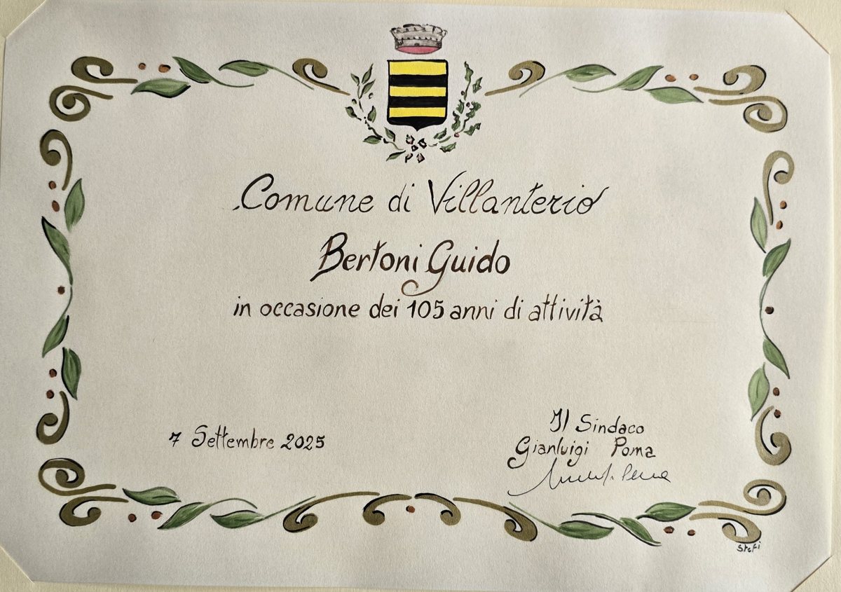 Pergamena del Comune di Villanterio a Bertoni Guido per i 105 anni di attività, 7 settembre 2025